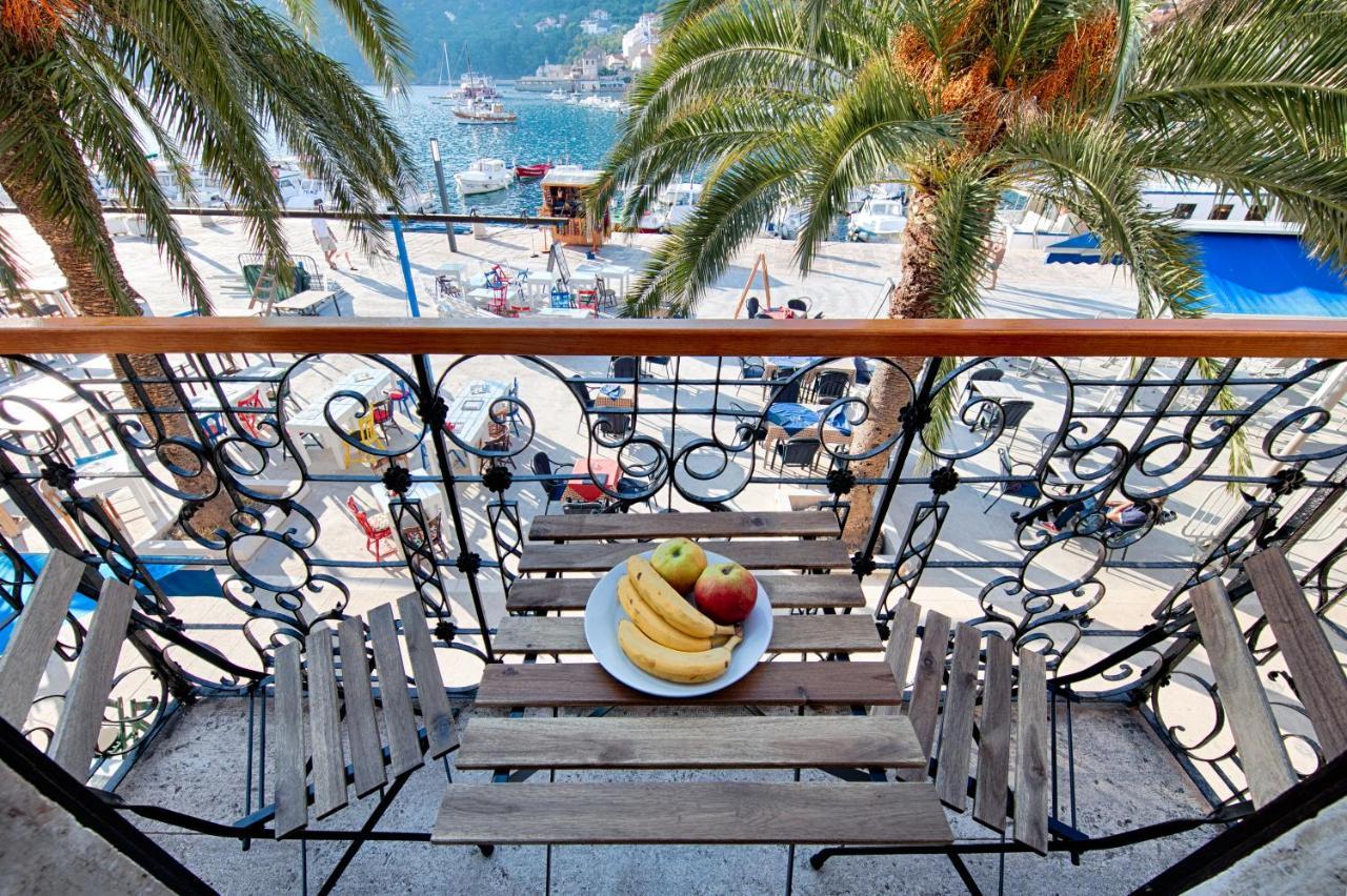 Seafront Rooms Koluna Komiža Екстериор снимка